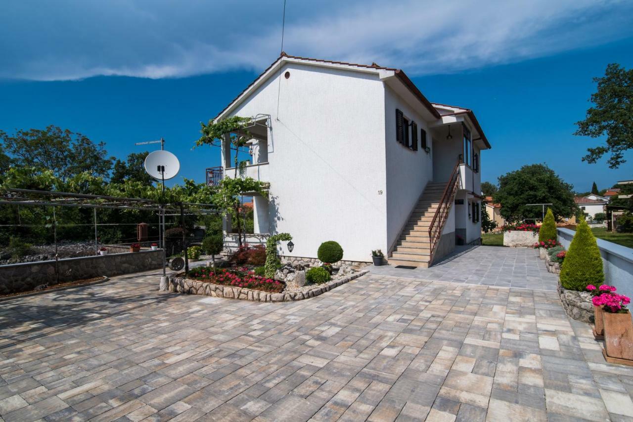 Apartments Marija & Anton Malinska Exterior photo