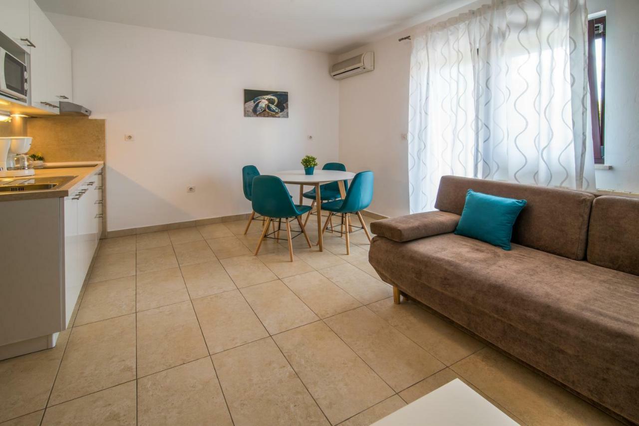 Apartments Marija & Anton Malinska Exterior photo