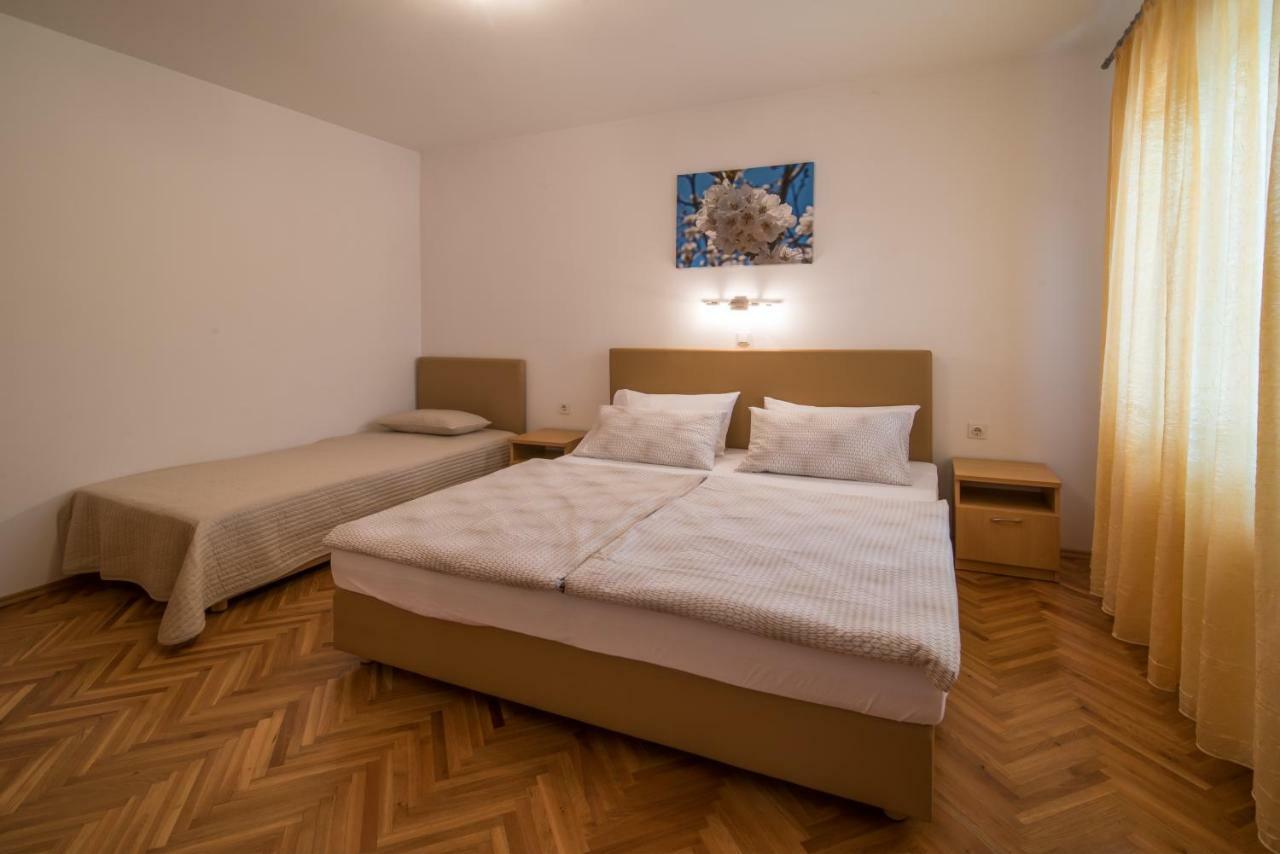 Apartments Marija & Anton Malinska Exterior photo