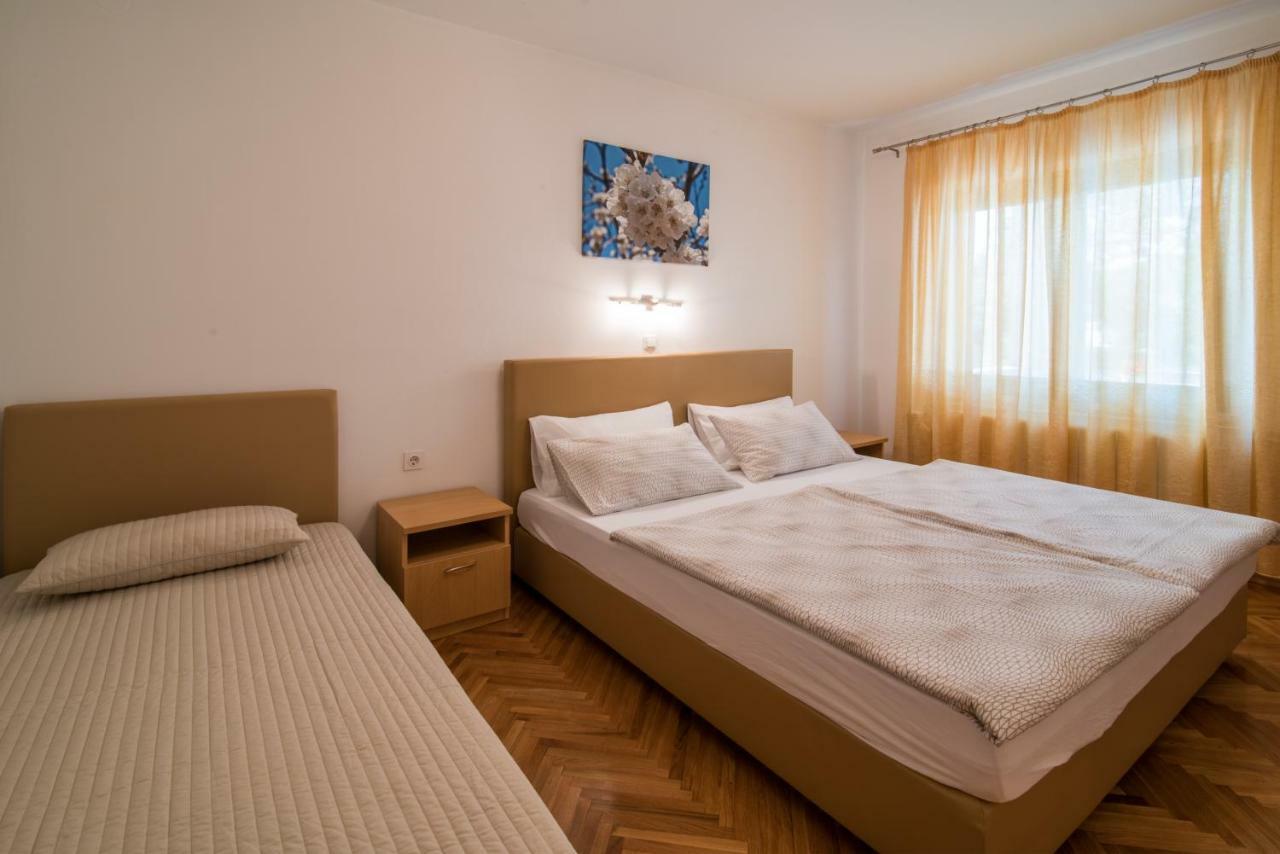 Apartments Marija & Anton Malinska Exterior photo